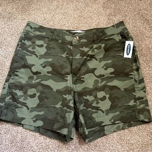 NWT Old Navy Camouflage Khaki Everyday Shorts